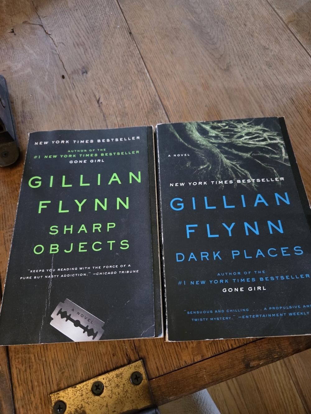 Sharp Ojects & Dark Places By Gillian Flynn